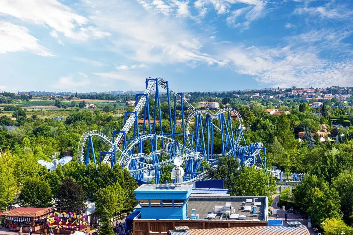 Najlepsze atrakcje w Gardaland – co warto zobaczyć i przeżyć