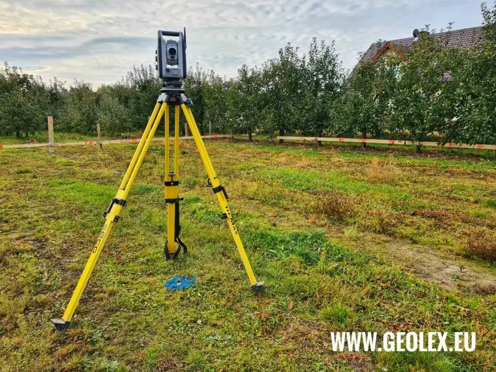 Koszt wytyczenia budynku na działce: Ile zapłacisz i dlaczego?