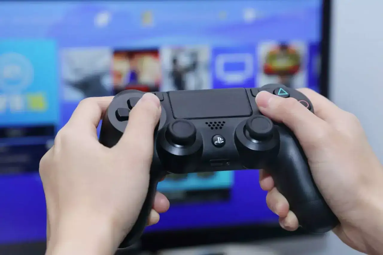 Jak podłączyć PS4 do monitora - uniknij problemów z ustawieniami