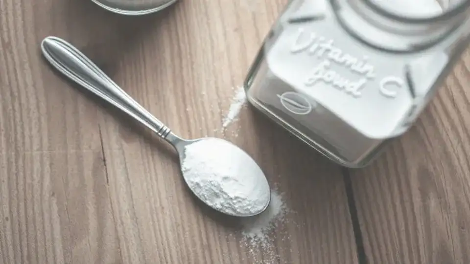 Ile waży łyżeczka witaminy C? Poznaj dokładne przeliczniki