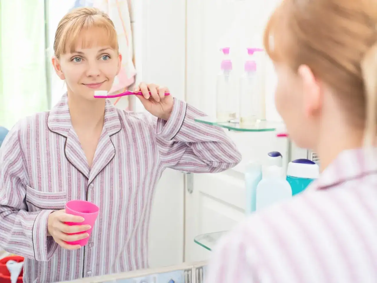 Płukanie ust: błąd, który niszczy zęby? Ekspert wyjaśnia