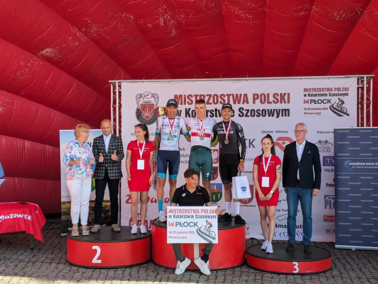 Filip Maciejuk kolarz: jego niesamowite osiągnięcia i zmiany drużynowe