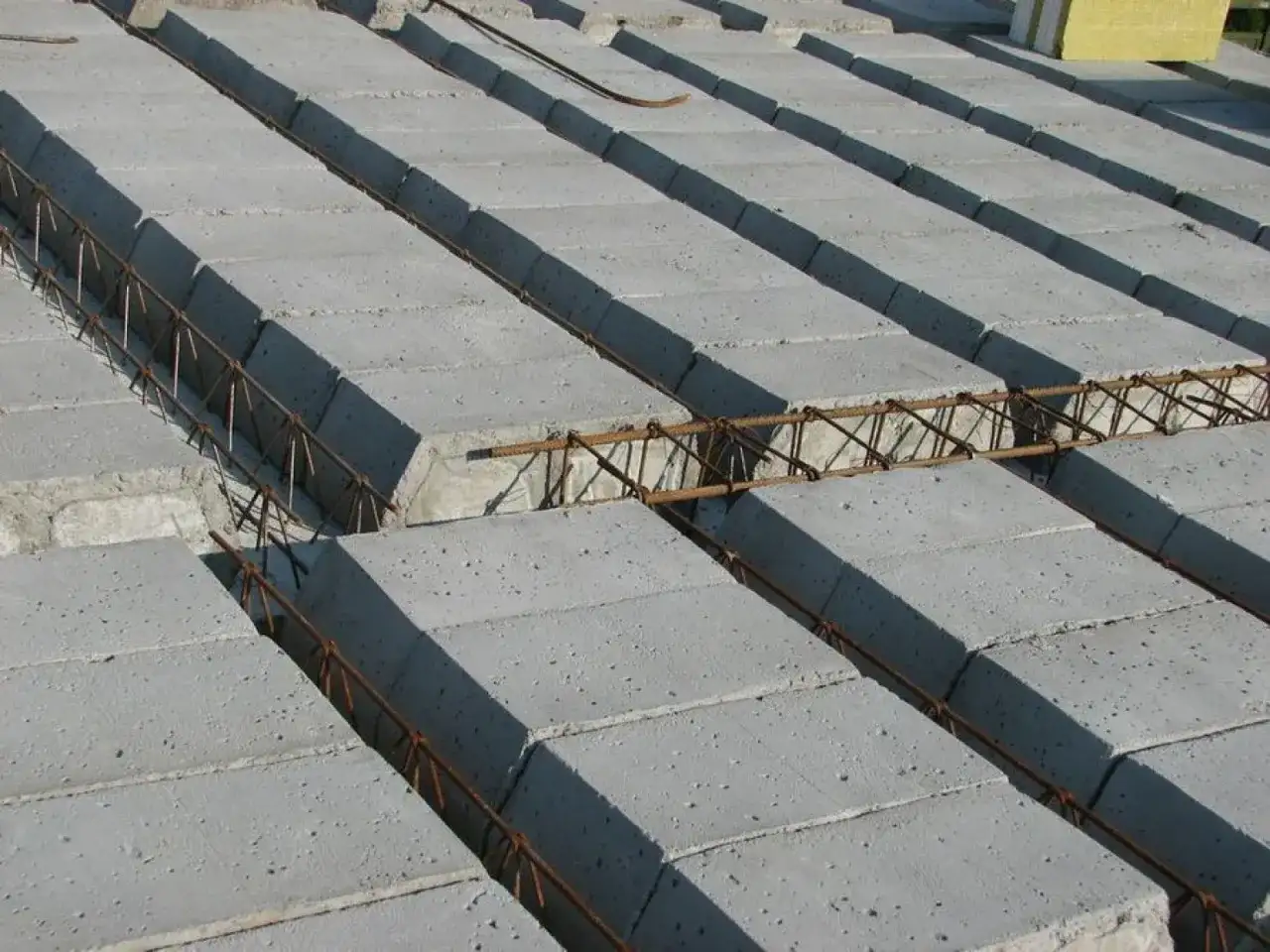 Jaki beton na strop? Wybierz mądrze i buduj bezpiecznie!