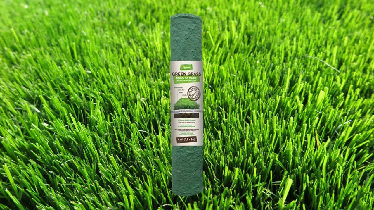 Rolka trawy na macie "Green Grass" z nawozem i hydrożelem. Opakowanie informuje o wydajności, ile trawy na metr kwadratowy można uzyskać.
