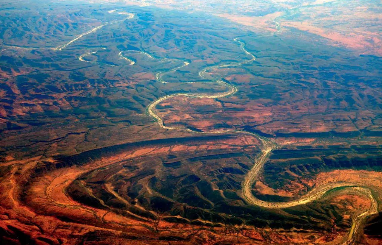 Land jak rzeka – najtrafniejsze hasła krzyżówkowe i ich znaczenie