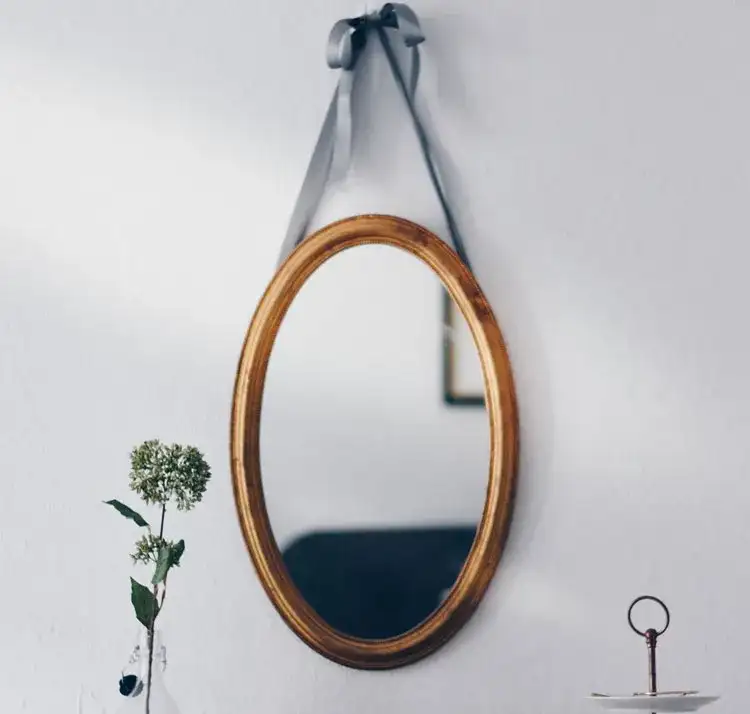 Jak odnowić ramę lustra - proste kroki do nowego wyglądu