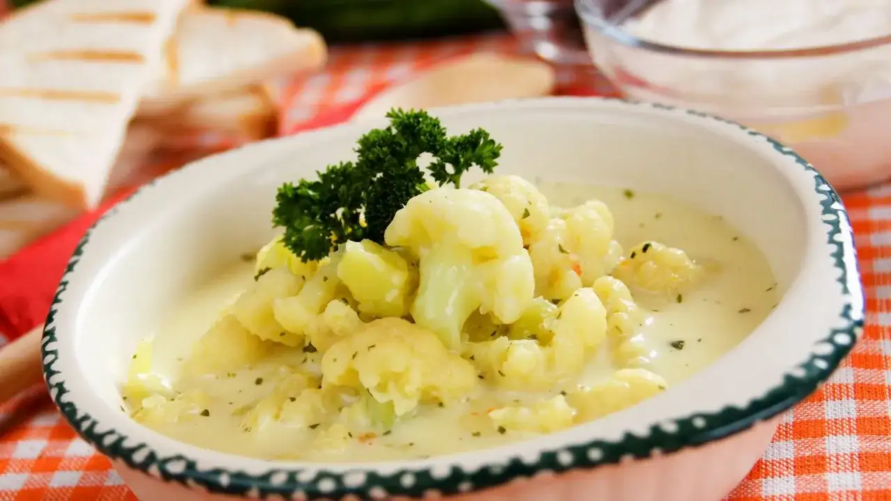 Jakie zioła do zupy kalafiorowej, aby wydobyć pełnię smaku?