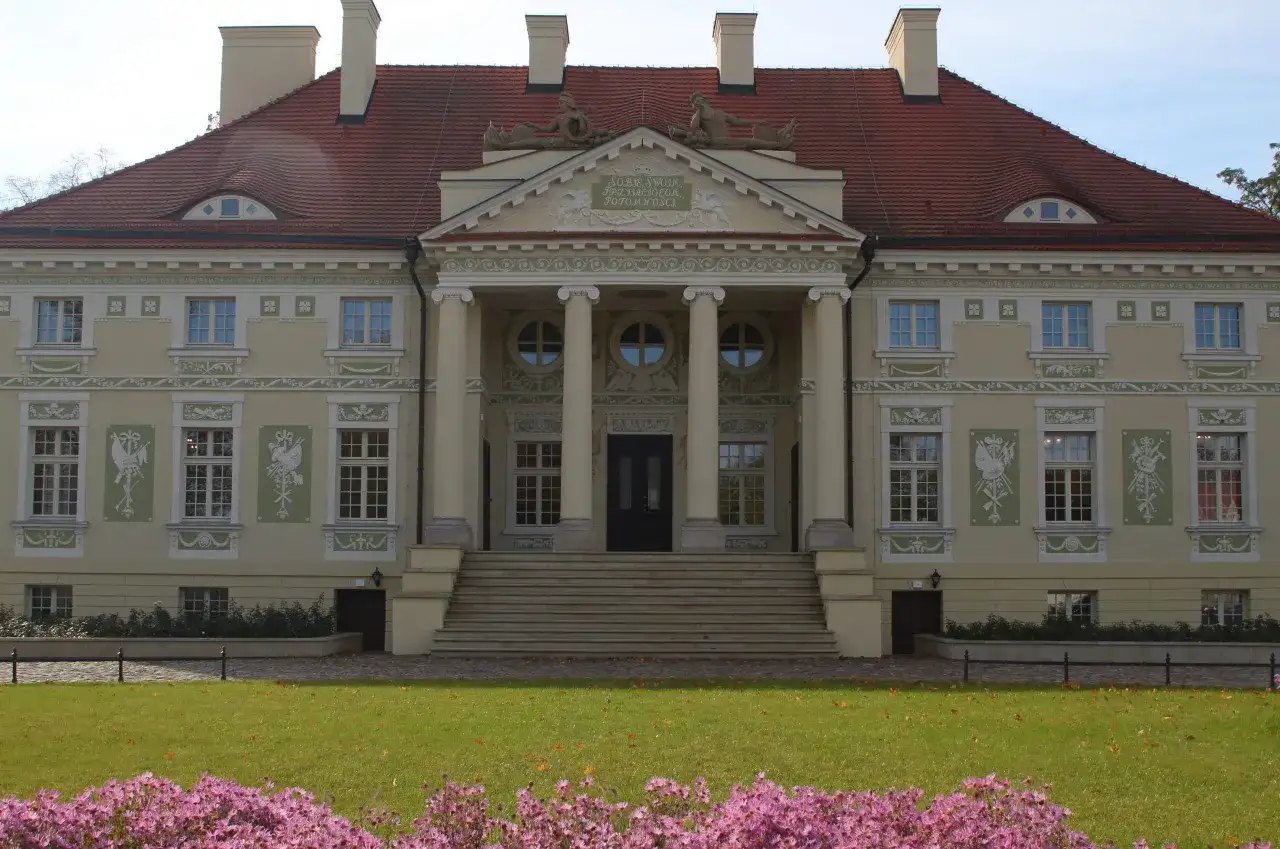 Pałac w Lewkowie godziny otwarcia - nie przegap wizyty w muzeum