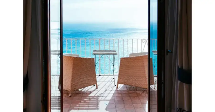 Co na balkony? Najlepsze materiały, które odmienią Twój balkon