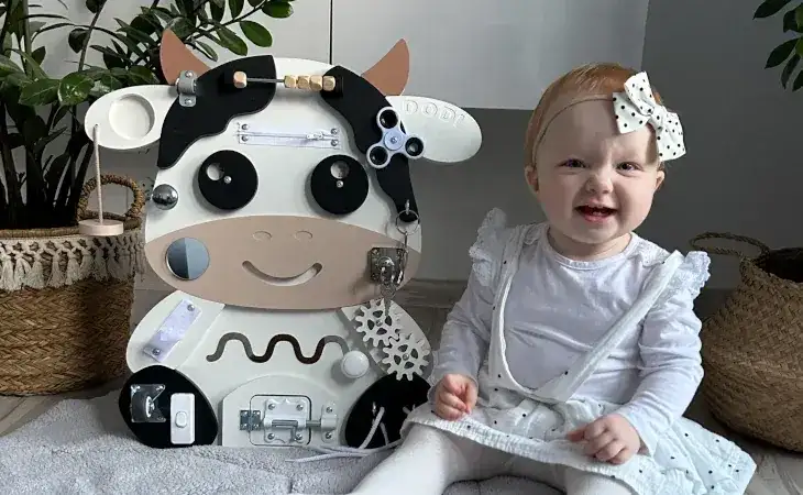 Tablica sensoryczna dla niemowląt - jak wspiera rozwój Twojego dziecka