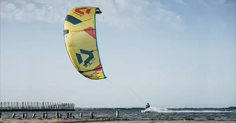 Gdzie kitesurfing w Polsce? Najlepsze miejsca i porady dla Ciebie