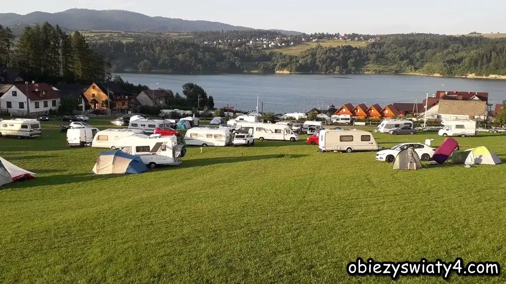 Najlepsze pola namiotowe nad jeziorem Czorsztyńskim - odkryj swoje miejsce na wypoczynek