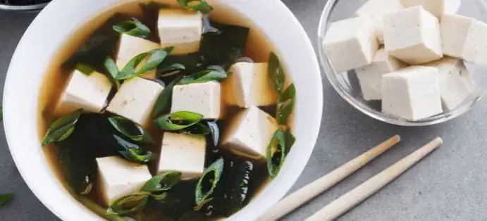 Zupa miso – co to jest, składniki i zdrowotne właściwości