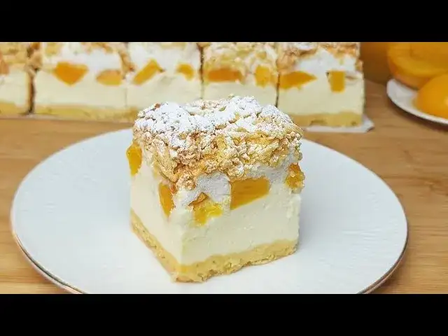 Sernik z brzoskwiniami i bezą - jak stworzyć słodką ucztę? Poradnik