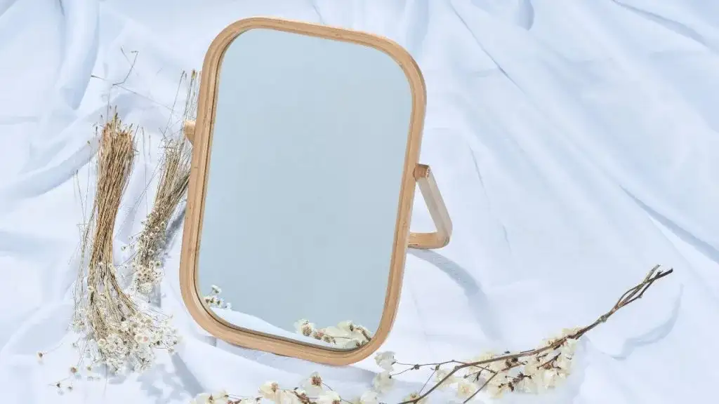 Jak powstaje lustro? Odkryj sekrety idealnego odbicia