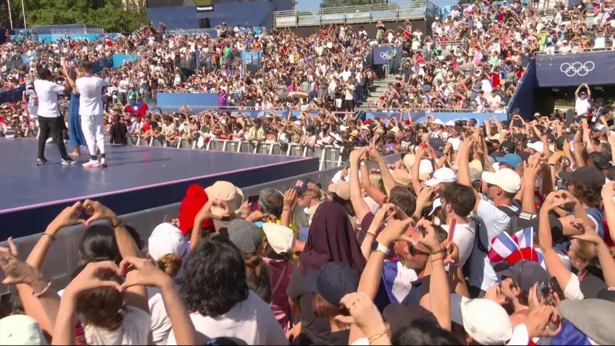 Kto śpiewał Imagine w Paryżu? Niezapomniane występy i emocje