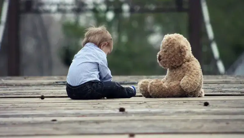 Gdzie oddać dziecko z autyzmem? Sprawdź najlepsze opcje wsparcia