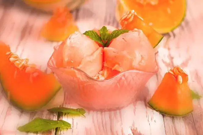 Domowy sorbet z melona: Aksamitny i gładki bez maszynki!