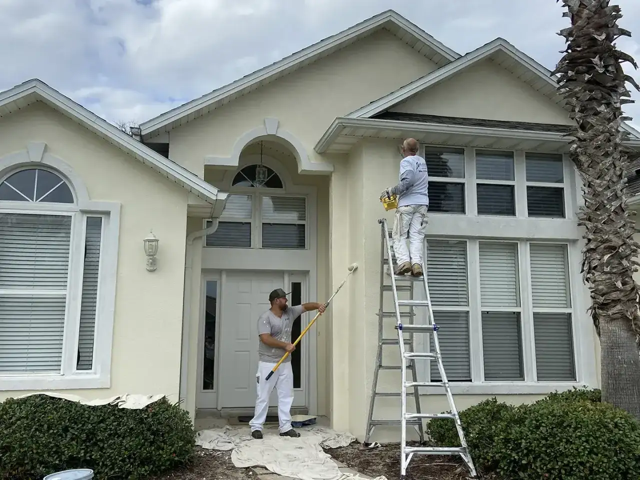 Czym czyścić parapety zewnętrzne, by przywrócić im blask i trwałość?