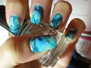 Wodny manicure: 8 kroków do perfekcyjnych paznokci w domu