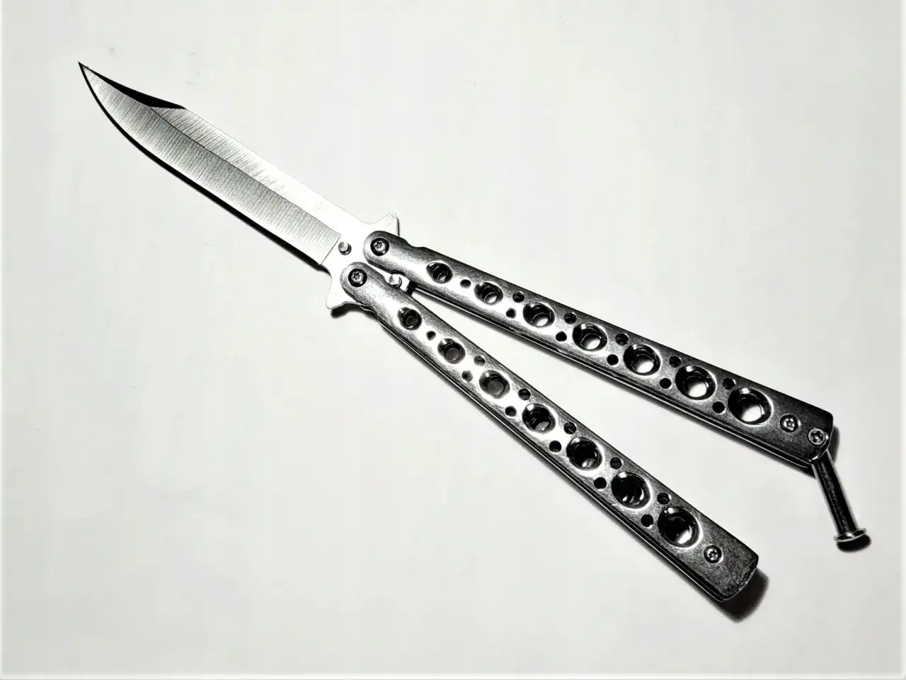 Nóż motylkowy (balisong) w Polsce: Legalność i granice użycia