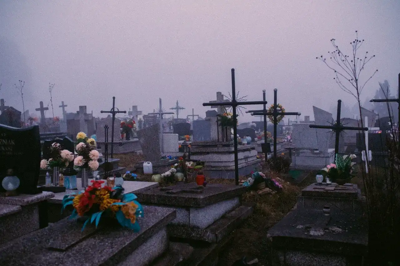 Śmierć bliskiej osoby we śnie: Jak to interpretować? Wyjaśniamy