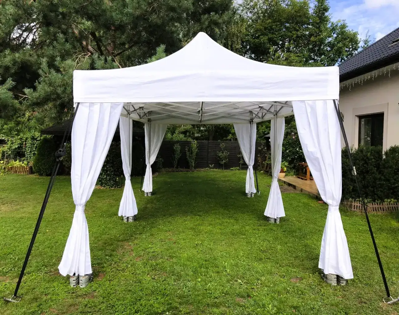 Ile kosztuje wynajem namiotu na wesele? Sprawdź ceny i ukryte koszty