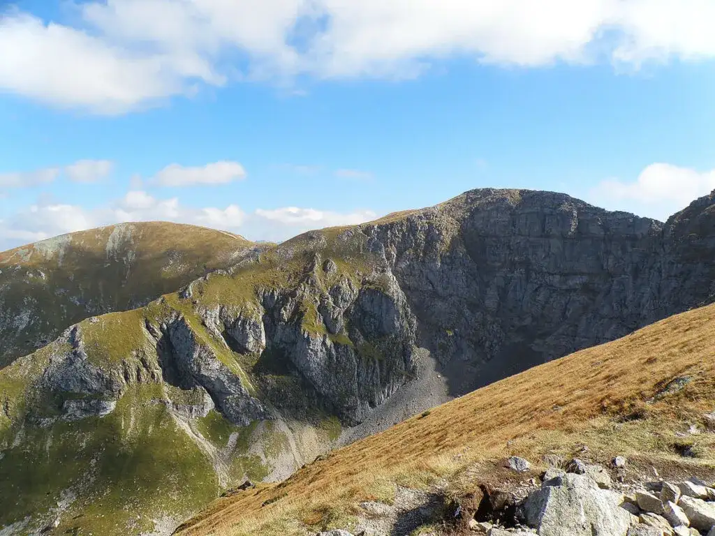 Najlepsze szlaki na Czerwone Wierchy - uniknij trudnych tras