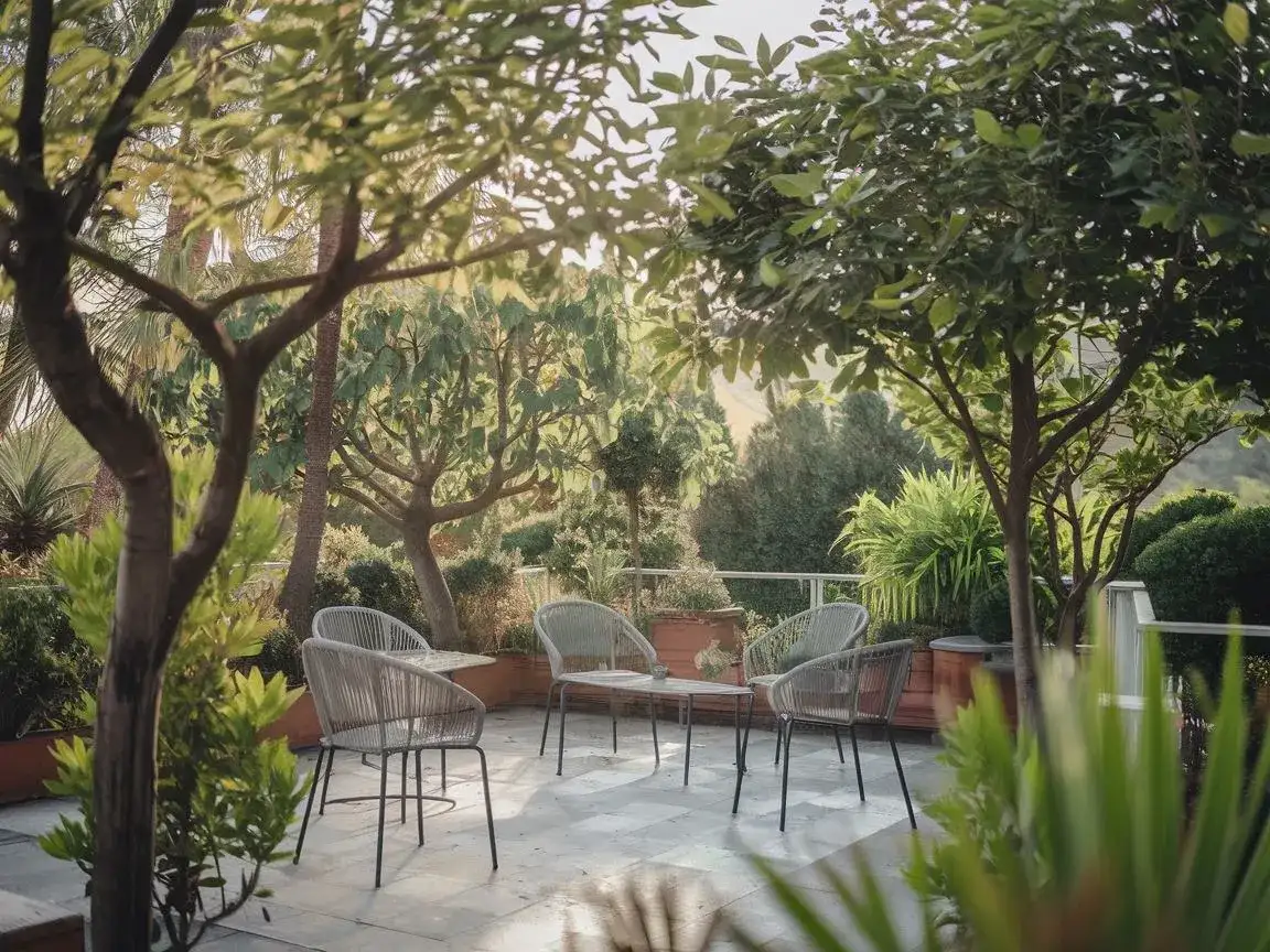 Jakie drzewo posadzić przy tarasie, by uniknąć problemów z korzeniami?