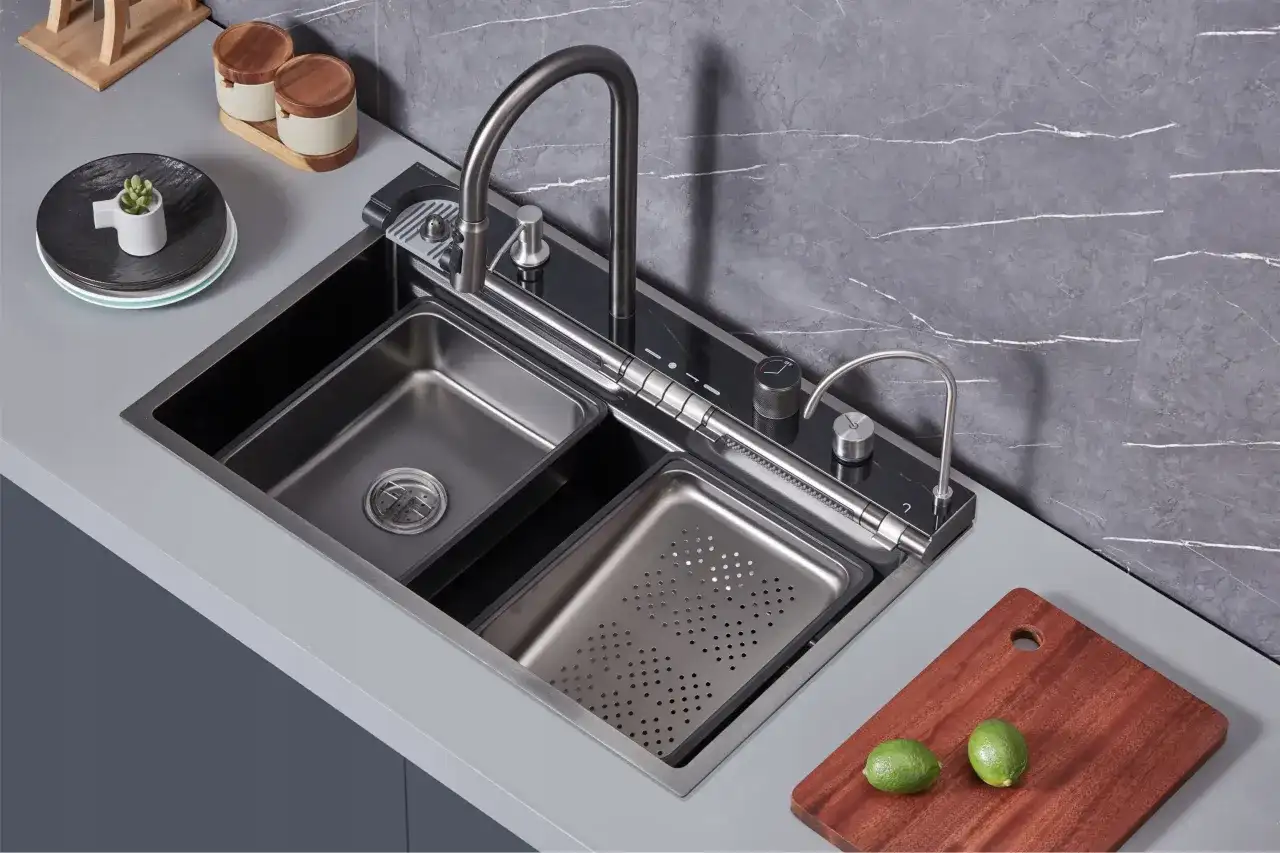 Zlew z ociekaczem czy bez - co wybrać dla małej kuchni?