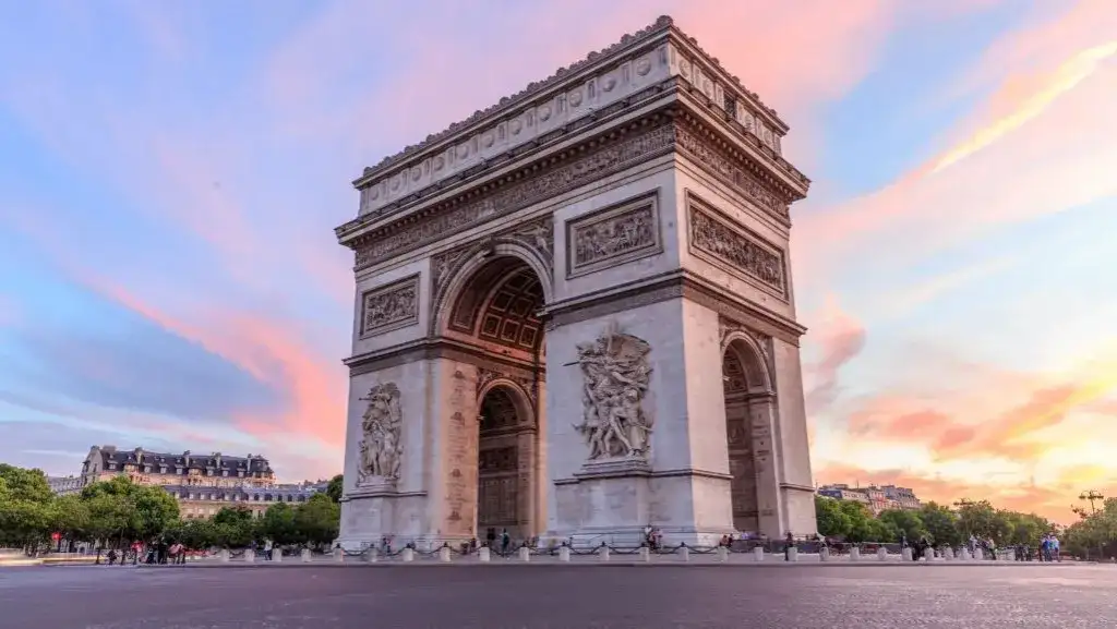 Kiedy powstał Paryż? Fascynująca historia założenia miasta