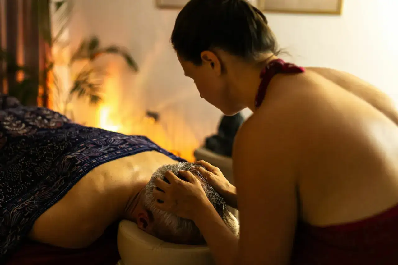 Masaż holistyczny: Co to jest i jak przywraca równowagę?