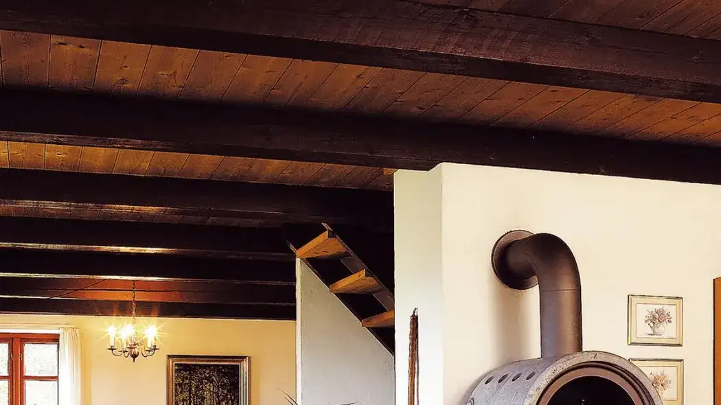 Czy strop drewniany może się zawalić? Poznaj przyczyny i zagrożenia