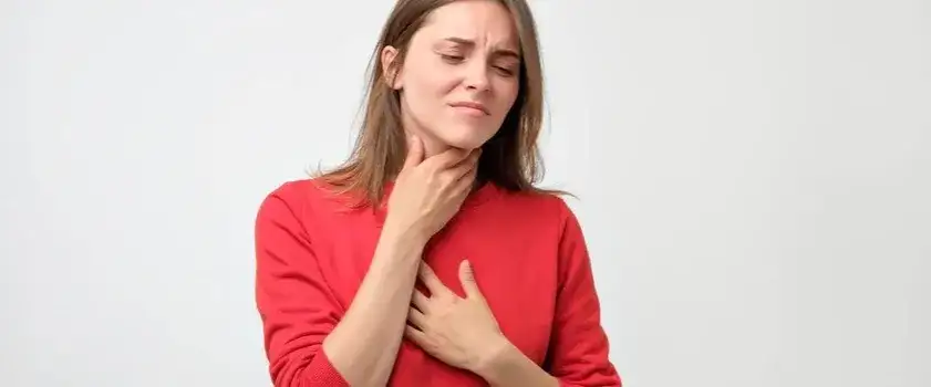 Czy miód wysusza gardło? Odkryj prawdę o jego właściwościach