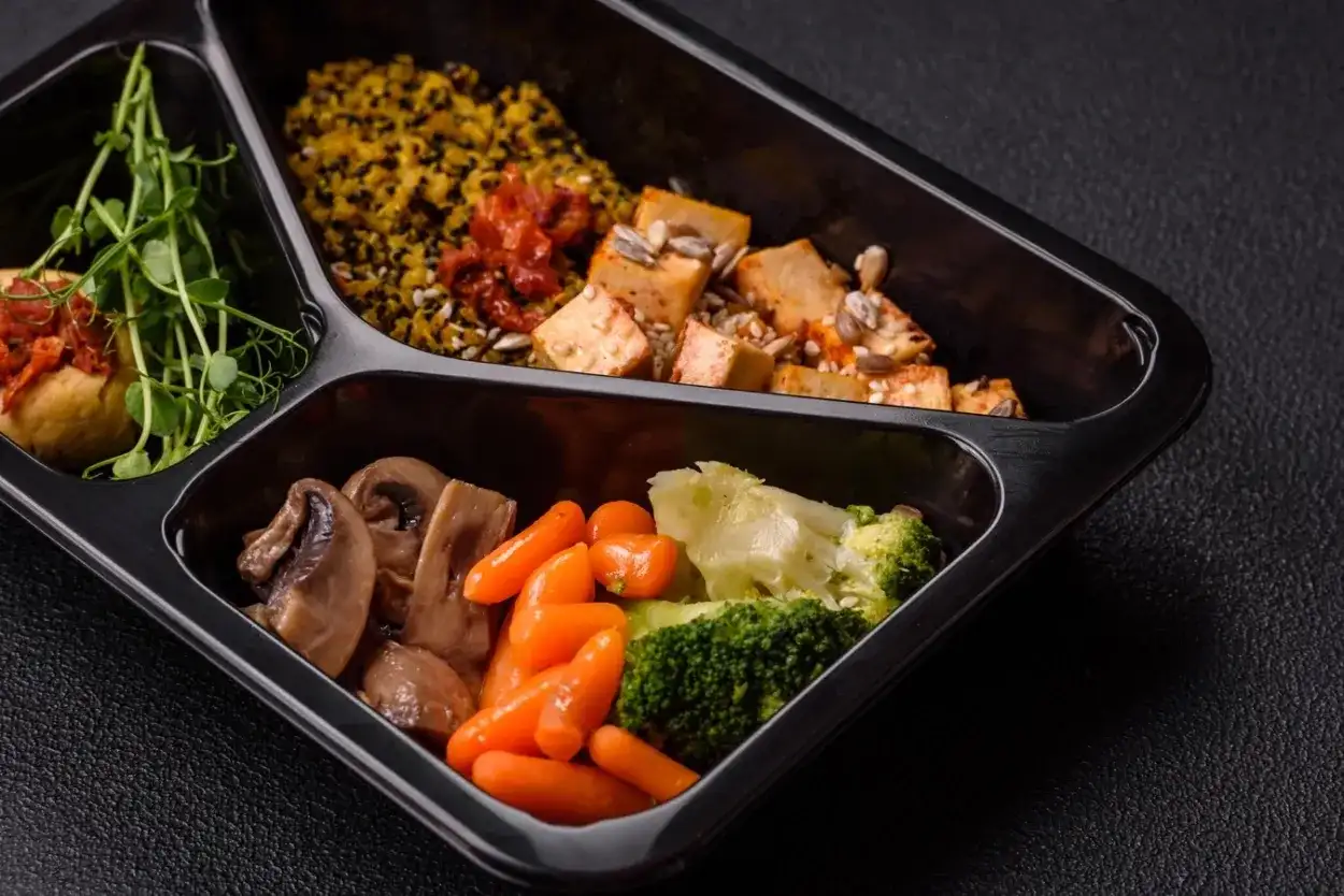 Catering dietetyczny: Co to? Czy dieta pudełkowa jest dla Ciebie?