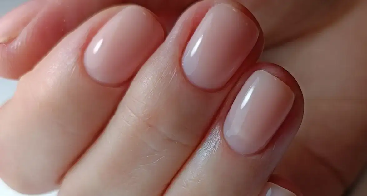 Bezpieczny manicure: jak wybrać metody, które nie niszczą paznokci