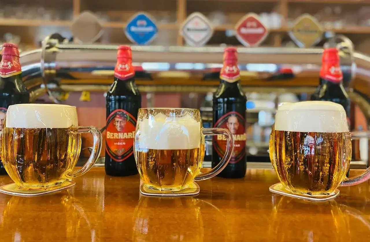 Piwo w zamrażarce: ile trzymać? Schłodź bezpiecznie i szybko!