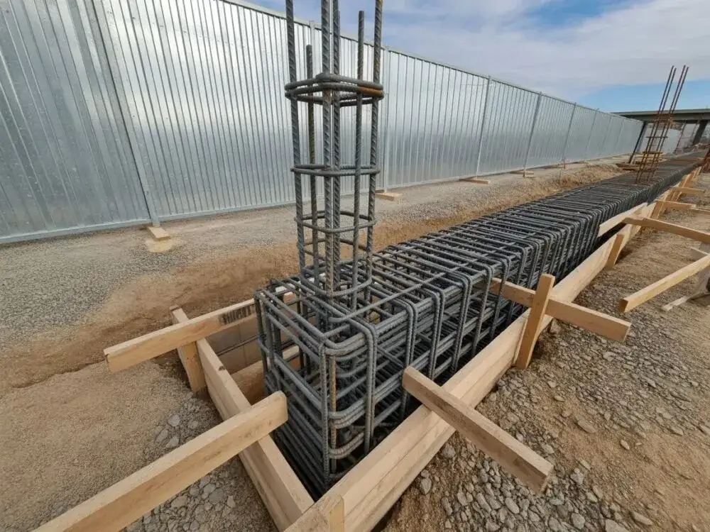 Jakie zbrojenie pod ogrodzenie wybrać, aby uniknąć problemów?