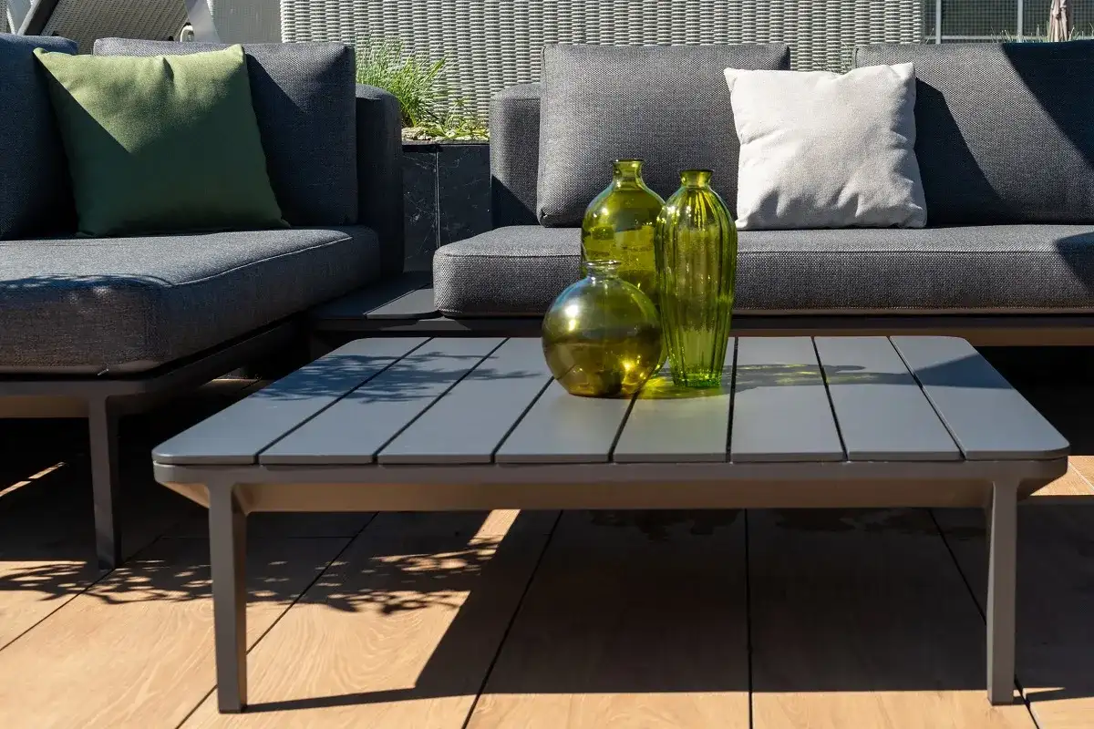 Meble ogrodowe loft: Jak stworzyć modną przestrzeń? 6 rad