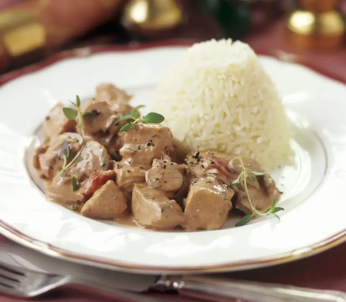 Jakie przyprawy do gulaszu z indyka, by wydobyć pełnię smaku?