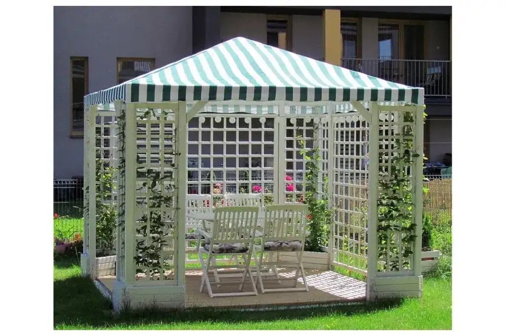 Jak ozdobić altanę ogrodową, by stała się magicznym miejscem relaksu