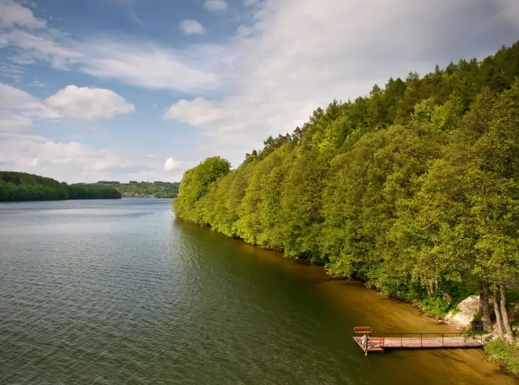 Jeziora pomorskie: odkryj najpiękniejsze miejsca na wypoczynek