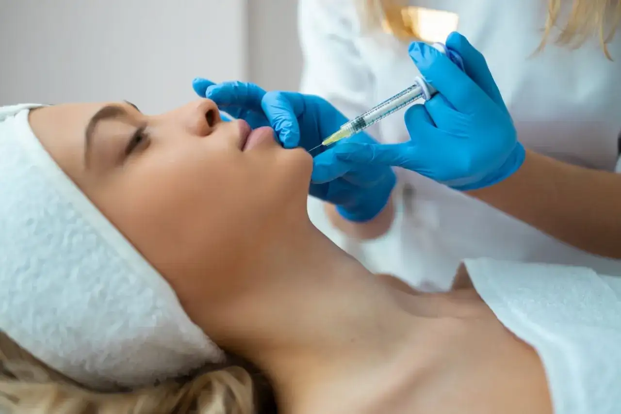 Jak wstrzyknąć kwas hialuronowy - krok po kroku do pięknej skóry