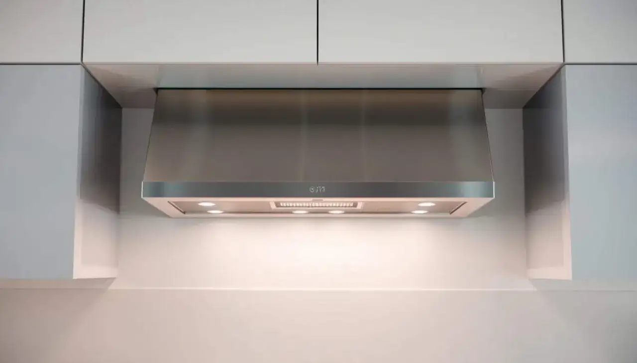 Jak zamontować okap podszafkowy - uniknij najczęstszych błędów