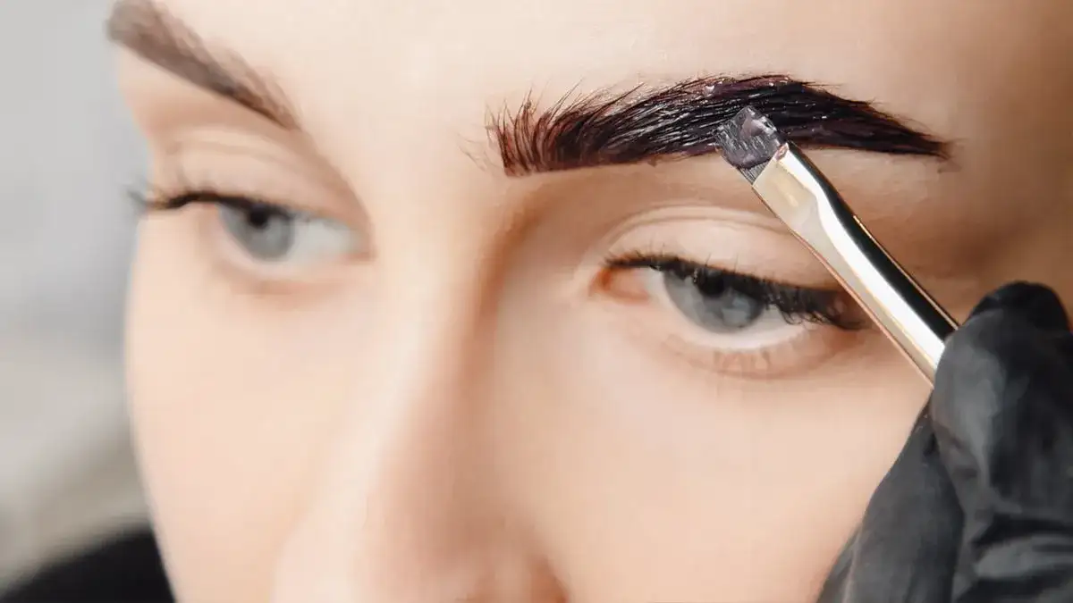 Henna Delia w domu: Krok po kroku do brwi jak z salonu