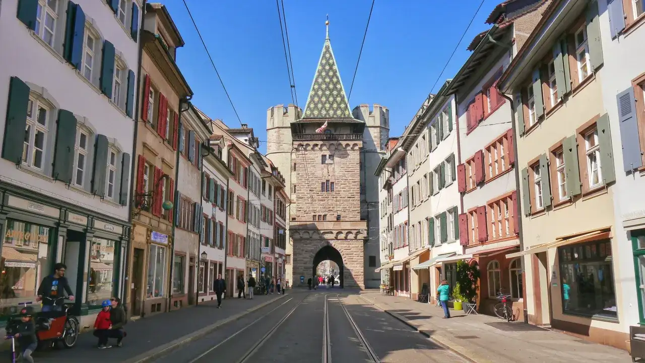 Jak szybko i tanio dojechać z lotniska Bazylea do centrum miasta?