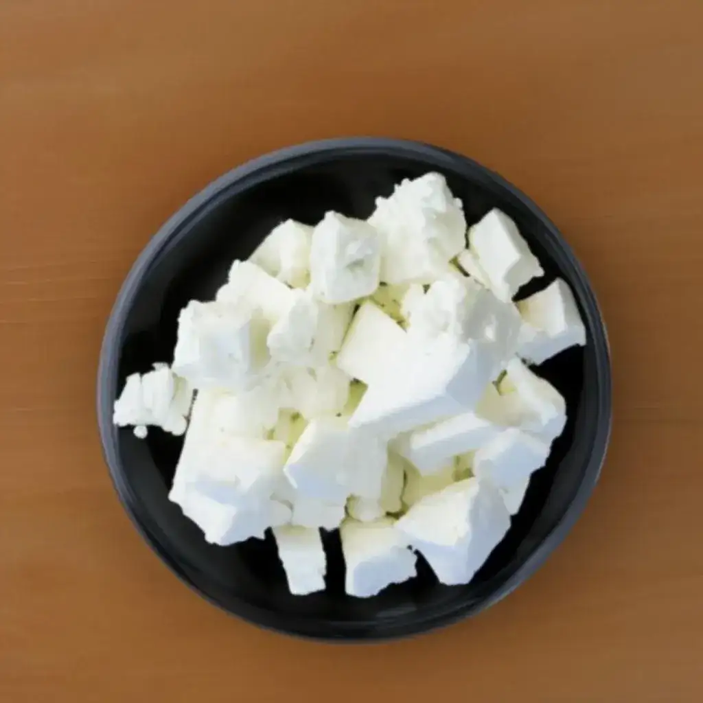 Ile kalorii ma ser feta? Wartość odżywcza i porównanie z innymi serami