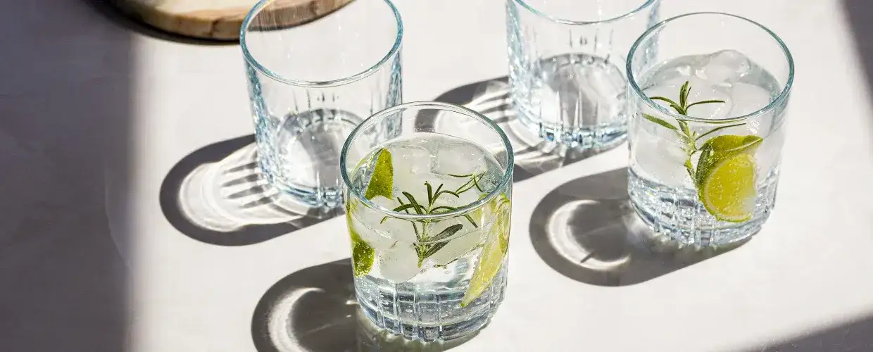Jak wybrać idealne szklanki do napojów? Pełny przewodnik