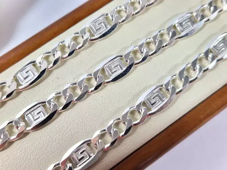 Ile za srebrny łańcuszek w lombardzie? Sprawdź realną cenę