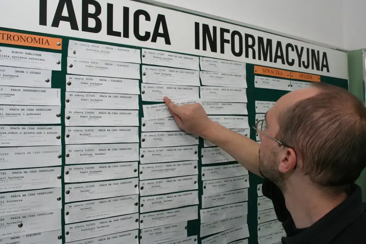 Zlecenie i PUP: Kiedy musisz się wyrejestrować i co grozi za brak zgłoszenia?